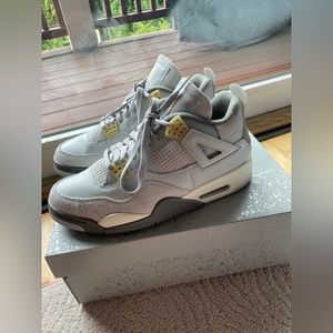 Air Jordan 4 SE Photon Dust size 10.5